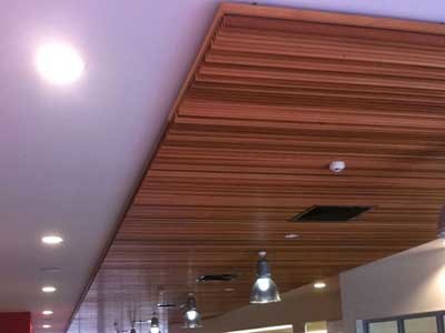 Ultraflex’s linear slat ceiling panels were supplied in 3.6m lengths to avoid unnecessary join lines
