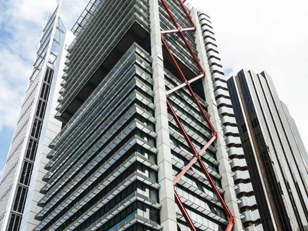 Roller blinds and internal sunscreens were specified for the 8 Chifley Square office building
