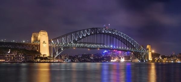 Sydney_Harbour_Bridge_from_Circular_Quay.jpg