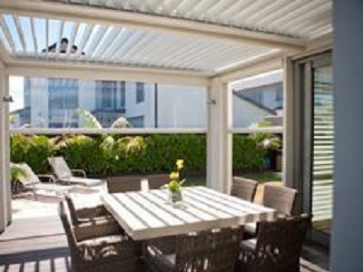 Clear PVC blinds for outdoor entertaining
