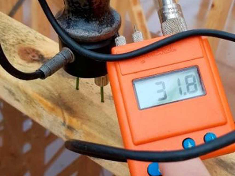 Measuring wood moisture content