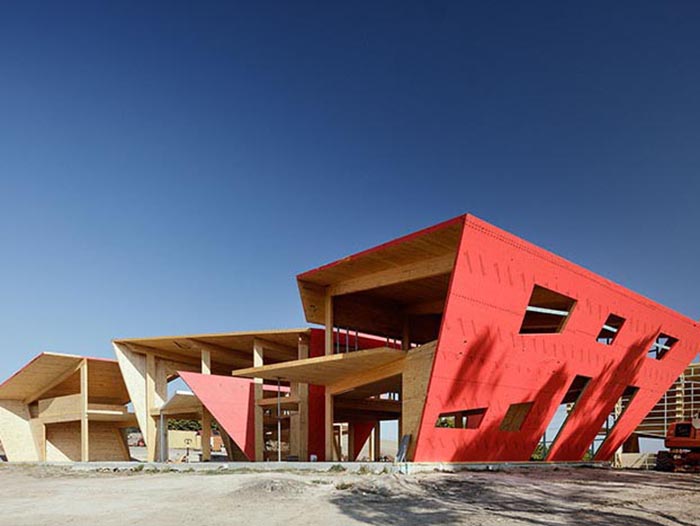 Ceres House with sustainable GLT timber beams red facade