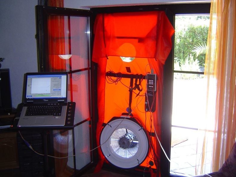 A building tightness test under way (blower door). Image: Wikimedia Commons
