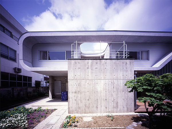 Continuous plate house