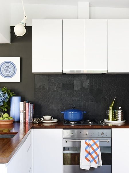 So, a splashback is better than tiles. Even if the grout in tiles will start to stain over time, a splashback will remain a smooth and easily cleaned surface.