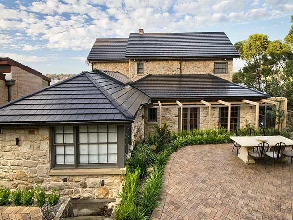 The transformed Sydney home featuring Boral terracotta shingle roof tiles