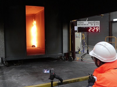 Kingspan&rsquo;s Kooltherm K17 Insulated Plasterboard undergoing the ISO 9705 full scale fire test&nbsp;
