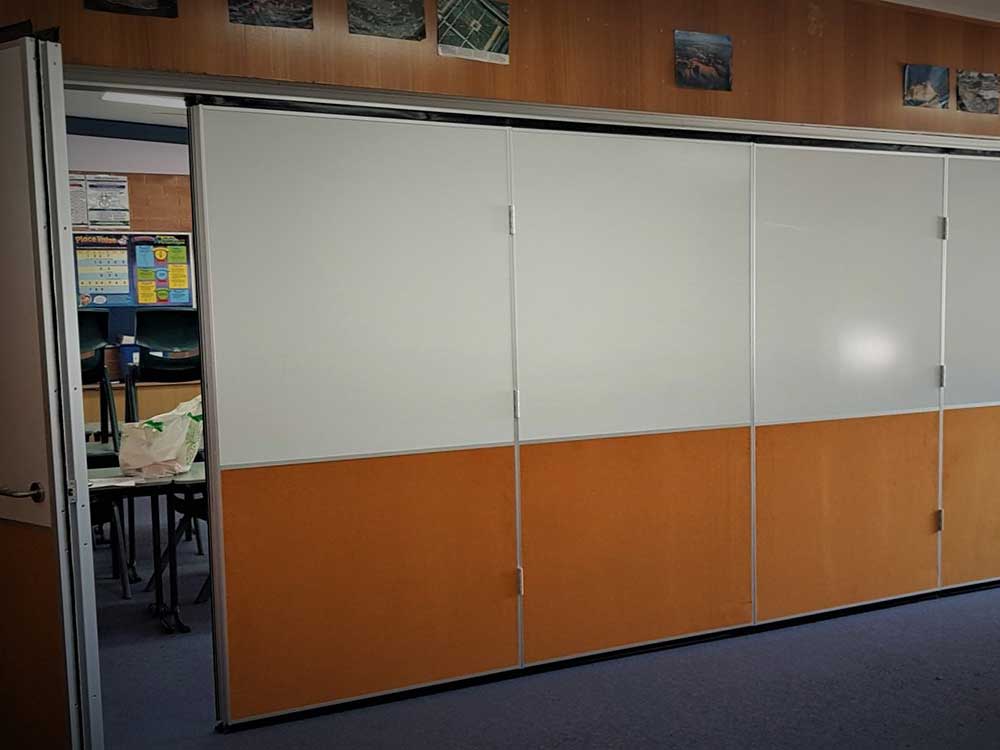 Bildspec operable wall at Robert Townson High School