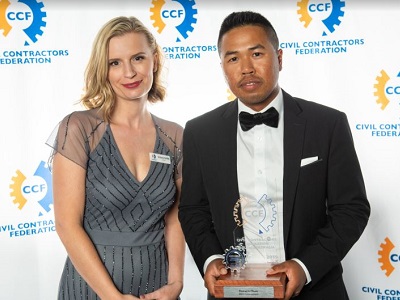 Winner Roeurn Phan and sponsor Victoria Griffith from Civil Train
