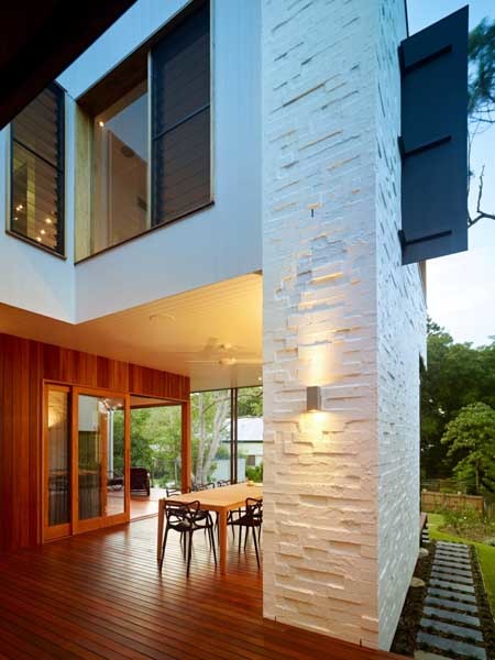 The Red Hill home featuring Altair louvre windows (Photographer Scott Burrows, Aperture Photography)