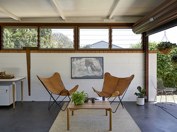 Located at the rear of a house near Moreton Bay foreshore, the studio is immersed in the garden. Research has linked nature, fresh air and natural light with productivity and creativity, so maintaining a connection with the garden informed the creative direction of the space.