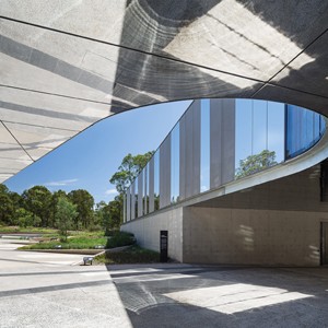 Australian Plantbank by BVN brings to life ‘the nature metaphor’ with stainless steel mirror facade