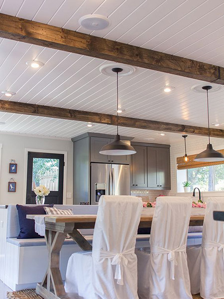 Exposed Beam Ceiling 7 Homes Featuring Stunning Ceilings Architecture Design - Lights On Ceiling Beams