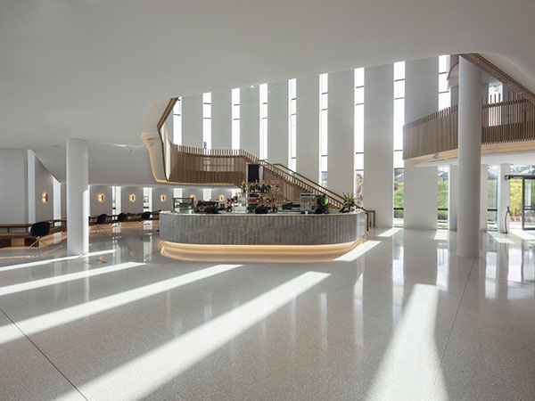 The design confidently rejects superfluous decoration and employs a purposely restrained use of three primary materials; timber, terrazzo and plaster. The dramatic interplay between layered mezzanines and sweeping staircases creates a symphonic quality to the interior, imbuing the heart and soul of performance into every inch of its built form.
