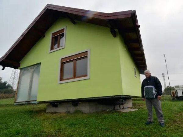 rotating house bosnia