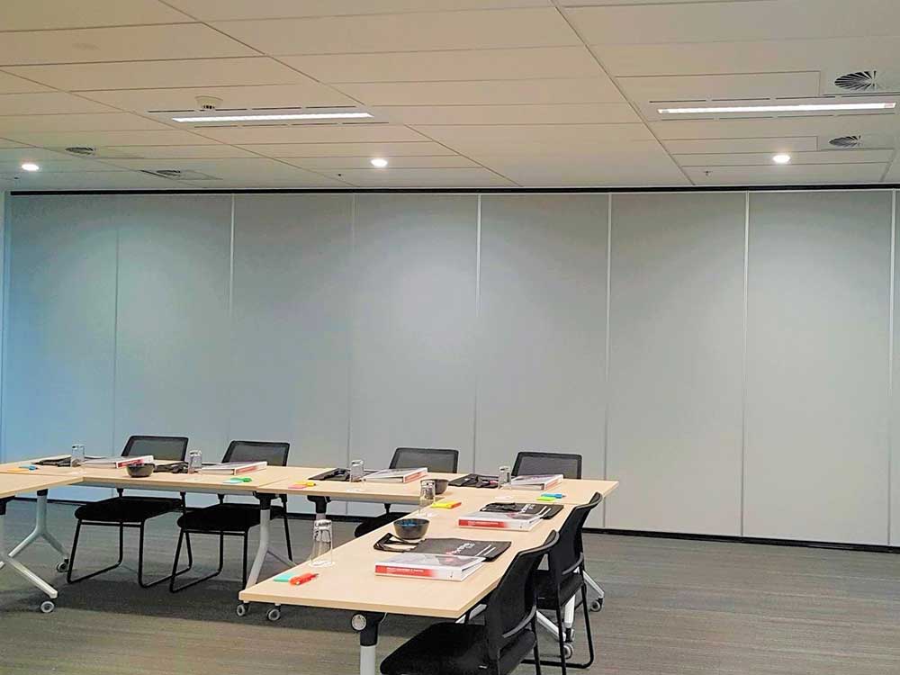Bildspec Series 100 operable wall at the Boeing Training Centre 
